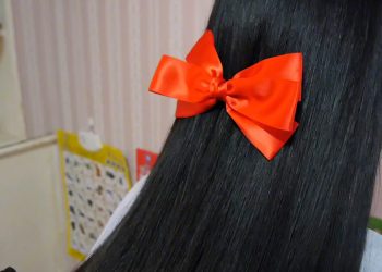 Daily care for straight hair: maintain smoothness and shine