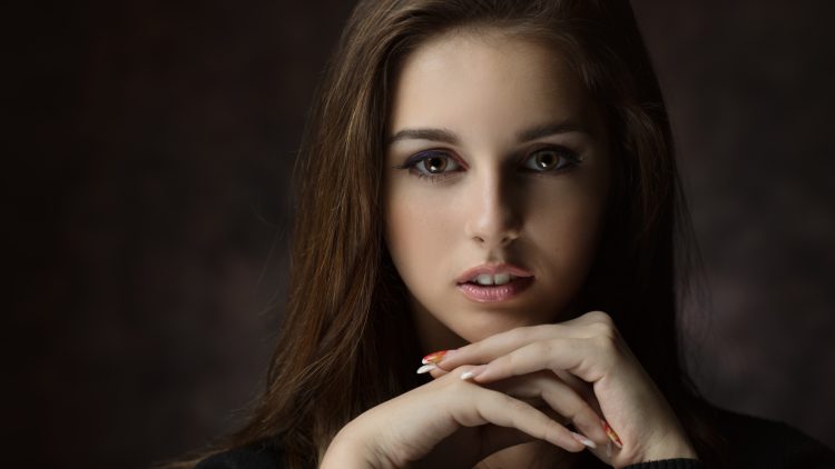 Embracing the No Makeup Movement: A Trend Shaping Modern Fashion