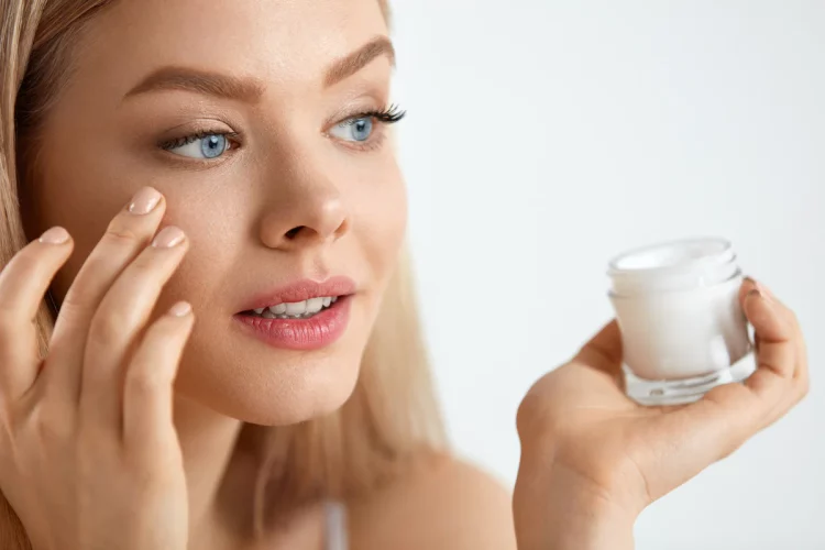 Effortless Removal: Six Steps to Completely Cleanse Your Eye Makeup