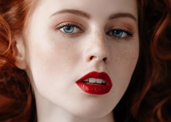 The Art of Choosing Lipstick Colors to Brighten Your Complexion