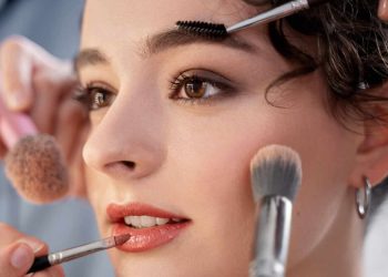 Effortless Techniques to Naturally Enhance Your Eyes with Eyeshadow