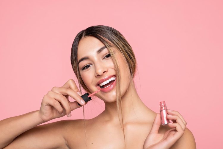 Crafting the Perfect Smile: Techniques for Luscious Lipped Makeup