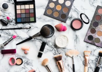 What Makeup Tools Help You Achieve a Precise and Perfect Eye Makeup?
