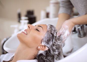 Natural vs. Chemical Hair Treatments: What’s the Right Choice for You?