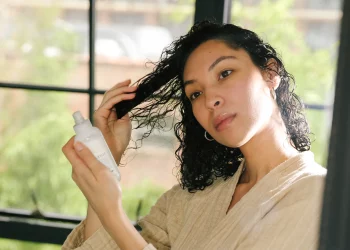 Essential Tips for Caring for Curly Hair in Winter