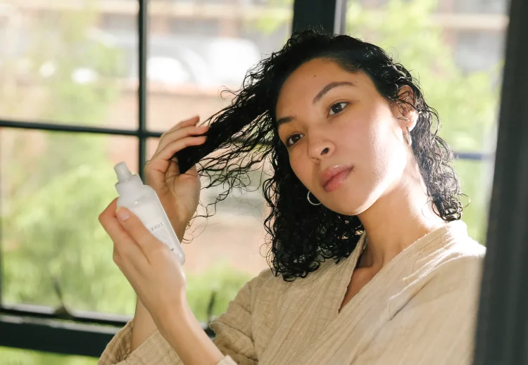Essential Tips for Caring for Curly Hair in Winter