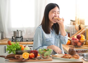 What are some simple and nutritious recipes that can help boost immunity and improve skin condition?