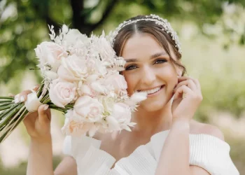 How to Choose Waterproof Makeup for a Flawless Wedding Look