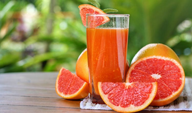 Which Beverages Help Detoxify and Promote Digestion for Younger-Looking Skin?