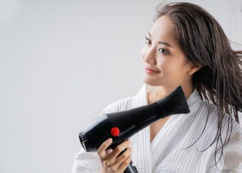 The Challenge of Heat Damage Repair: How to Use Hair Dryers and Flat Irons More Hair-Friendly
