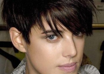 The Rise of “Genderless Aesthetics”: How Androgynous Makeup is Disrupting Traditional Brand Marketing Strategies