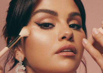 How to Use Makeup Tools to Achieve the Perfect Base