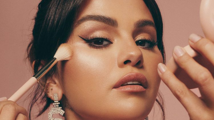 How to Use Makeup Tools to Achieve the Perfect Base