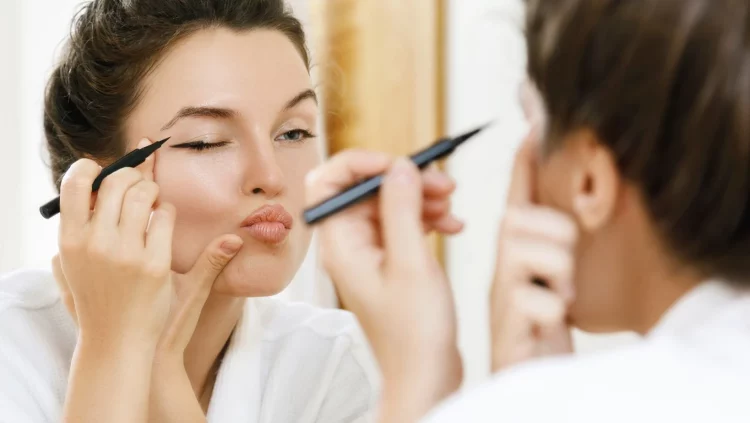 Difference Between Evening Makeup and Everyday Makeup