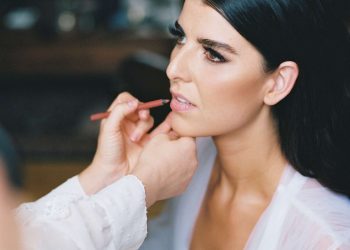 How to Use Highlighter and Contour to Enhance Your Facial Structure