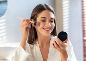Makeup Brushes vs. Sponges: Which One Is Better? How to Use Them Correctly