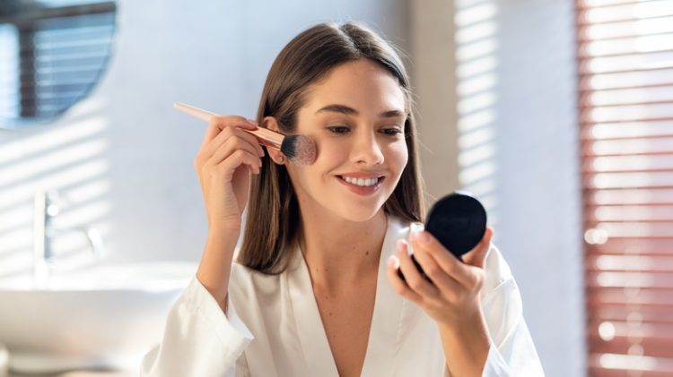 Makeup Brushes vs. Sponges: Which One Is Better? How to Use Them Correctly
