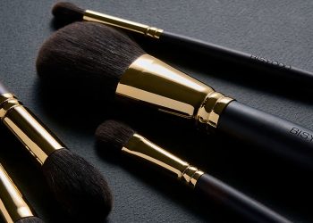 From Morning to Night: How to Use Makeup Tools for a Long-Lasting, Flawless Look