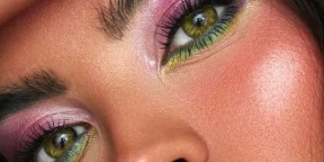 How to Avoid Makeup Piling Up: Simplify Your Routine and Be More Efficient!