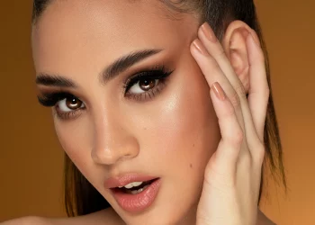 How Do Professional Makeup Artists Achieve That Flawless Skin?