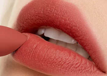 The Secret to Long-Lasting Lipstick: Tips, Tricks, and Science Behind the Perfect Pout