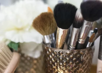 How Can You Choose, Use, and Clean Makeup Brushes Properly?
