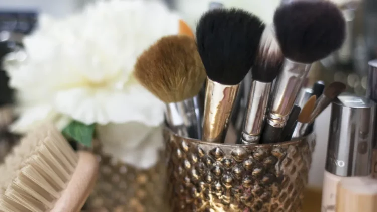 How Can You Choose, Use, and Clean Makeup Brushes Properly?