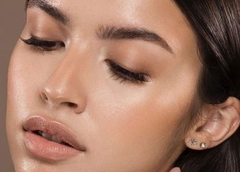 Is It Possible to Achieve a Radiant Glow Without a Single Swipe of Highlighter?