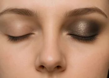 The Best Way to Blend Eyeshadow for a Seamless Finish