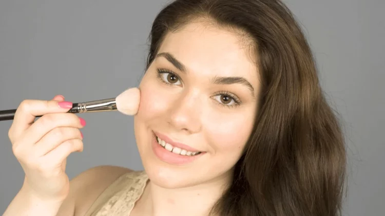 Is Makeup Minimalism Redefining the Future of Effortless Beauty?