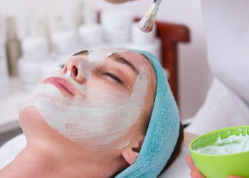 Is Digital Detox the Secret to a Healthier, Brighter, More Radiant Glow?