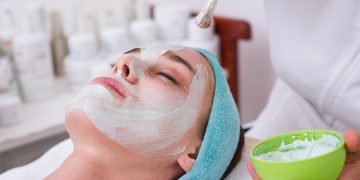 Is Digital Detox the Secret to a Healthier, Brighter, More Radiant Glow?