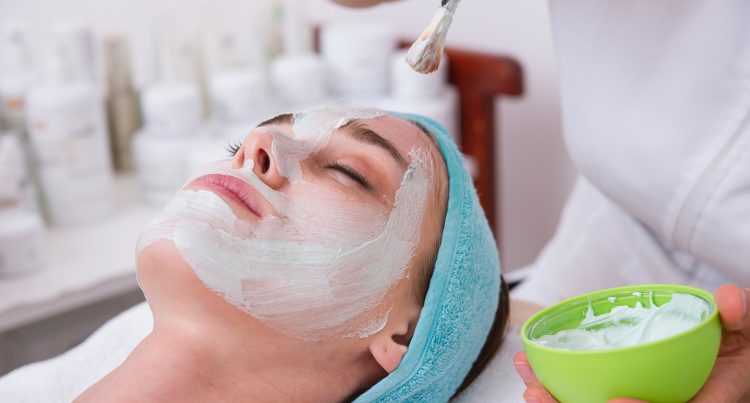 Is Digital Detox the Secret to a Healthier, Brighter, More Radiant Glow?