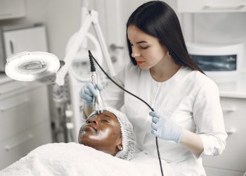 Non-Surgical Jawline Contouring: Is This the Secret to a Defined Profile?