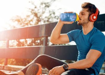 How Should You Adjust Your Hair Care Routine for Summer Humidity and Winter Dryness?