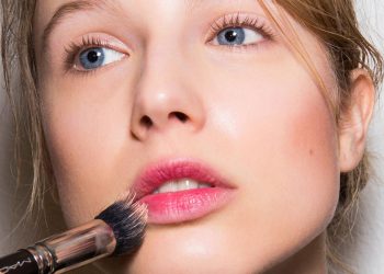 The Art of Less: Can a Minimalist Makeup Routine Give You a Better Natural Look?