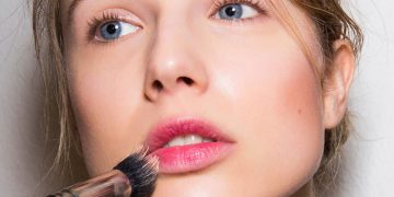 The Art of Less: Can a Minimalist Makeup Routine Give You a Better Natural Look?