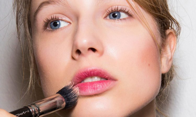 The Art of Less: Can a Minimalist Makeup Routine Give You a Better Natural Look?