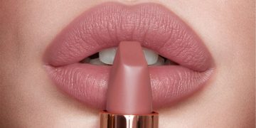 The Ultimate Bold Lip: A Masterclass in Precision and Lasting Power