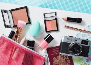 The Ultimate Travel Makeup Kit: How to Create a Versatile, Compact, and TSA-Friendly Beauty Arsenal