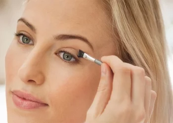 How Can You Balance Bold Eyes and Bold Lips Without Overdoing Your Makeup?