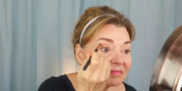 How Can You Create an Everyday Work Makeup Routine in Just 10 Minutes?