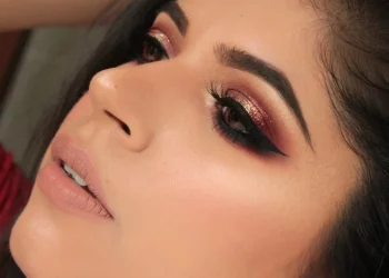 The Art of the Glow-Up: Your Ultimate Guide to a Seamless Day-to-Night Makeup Transformation