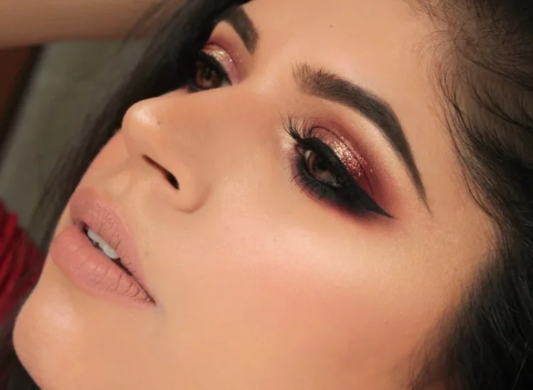 The Art of the Glow-Up: Your Ultimate Guide to a Seamless Day-to-Night Makeup Transformation